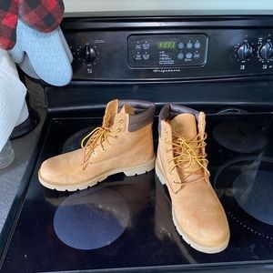 *SOLD* Women’s timberland boot